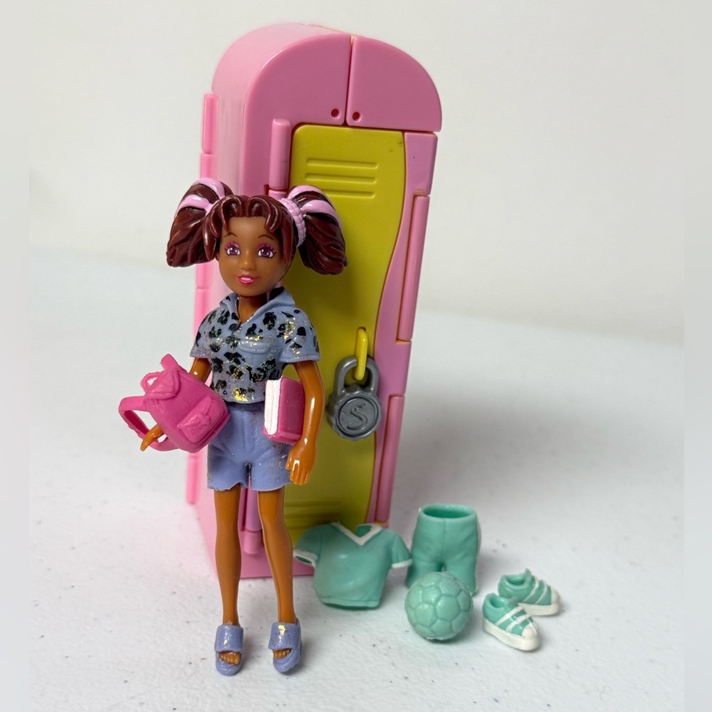 Fashion Polly School Cool Locker Mattel 1999 - Shani Doll